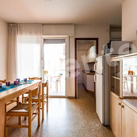 Aurora B Apartment *